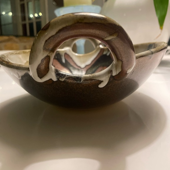 Handmade pottery bowl with handles - Picture 11 of 12